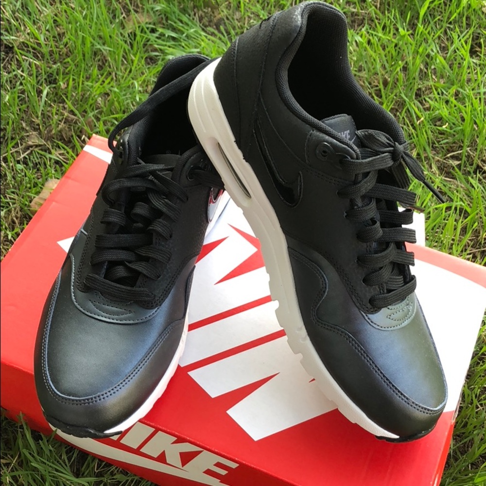 Nike women’s Wmns air max 1 ultra SE black size 9